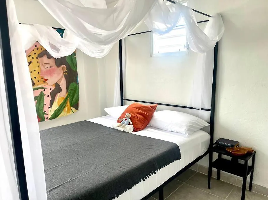 Casa Gumamela - Bright & Spacious 6-Bedroom Units 圣胡安 0*,  波多黎各